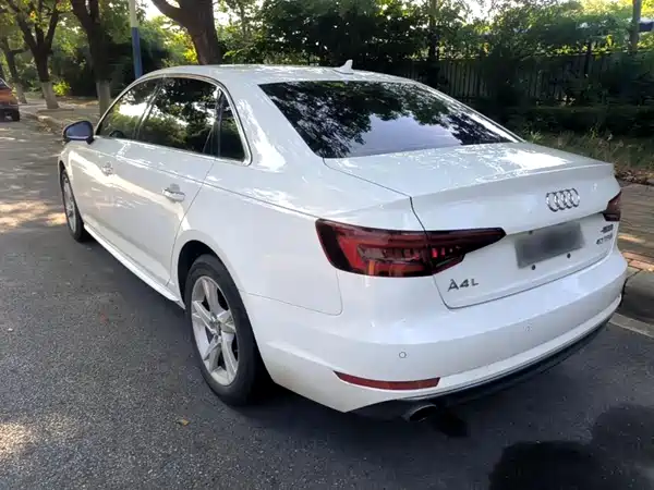 Audi A4L 2018