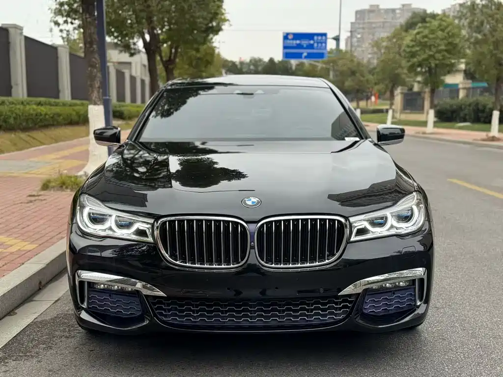 BMW 7 Series 2018 — фото 2