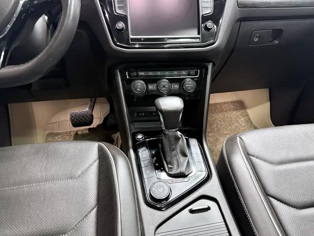 Volkswagen Tiguan L 2017 — фото 15