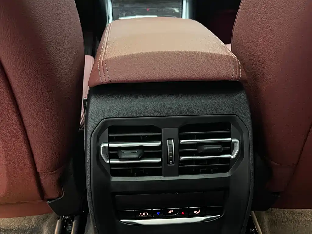 BMW 3 Series 2023 — фото 10
