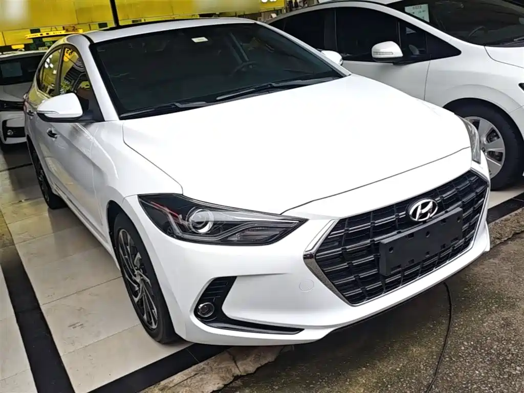 Hyundai Elantra 2020 — фото 4
