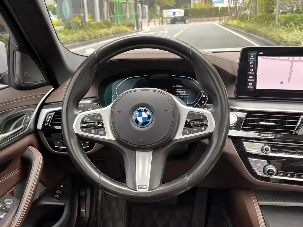 BMW 5 Series New Energy 2022 — фото 12