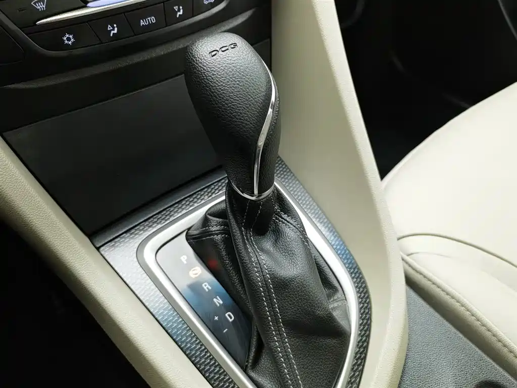 Buick Excelle 2019 — фото 13