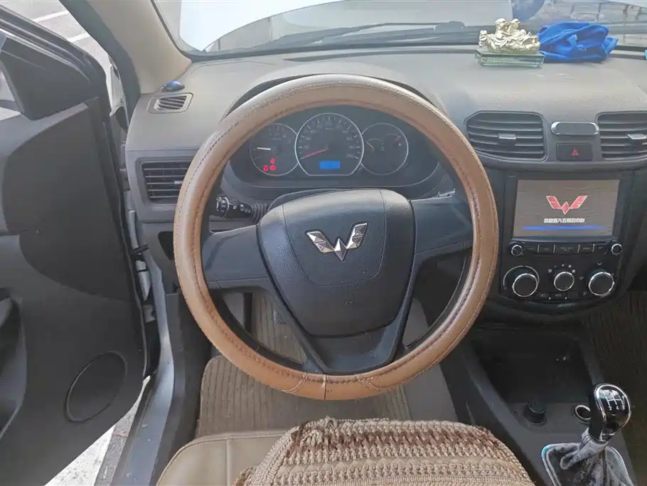 Wuling Hongguang 2015 — фото 15