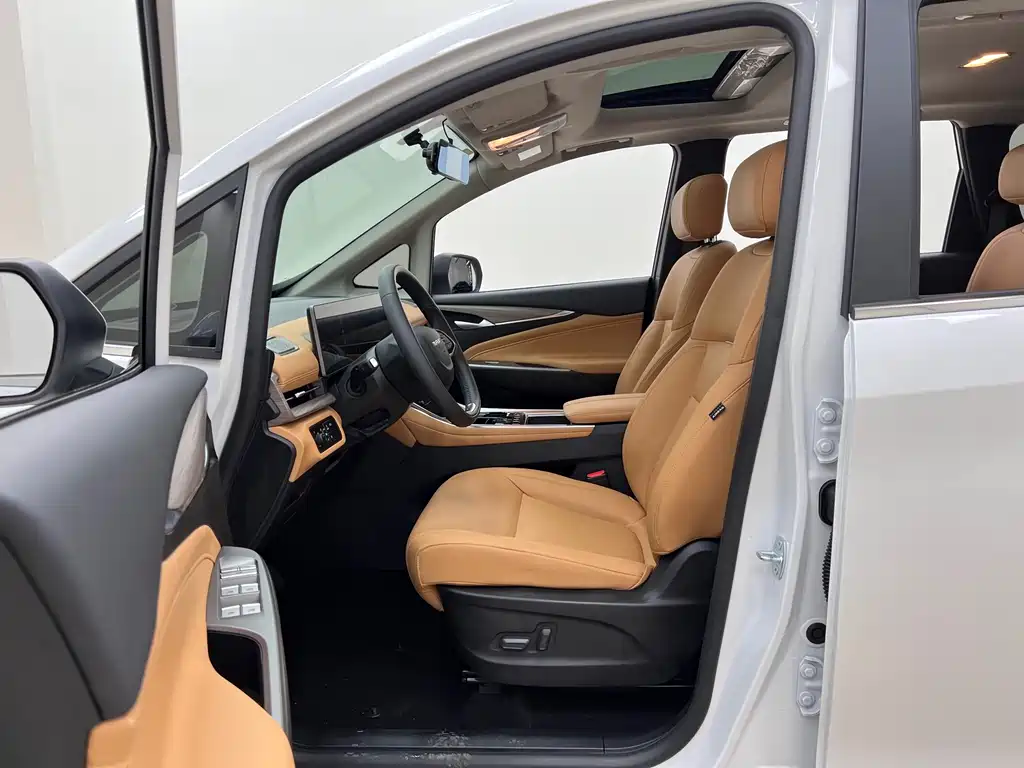 Maxus G50 PHEV 2025 — фото 15