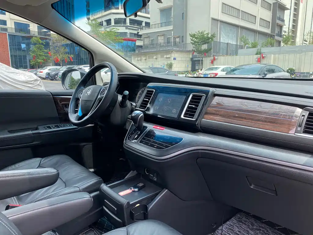 Honda Elysion 2018 — фото 18