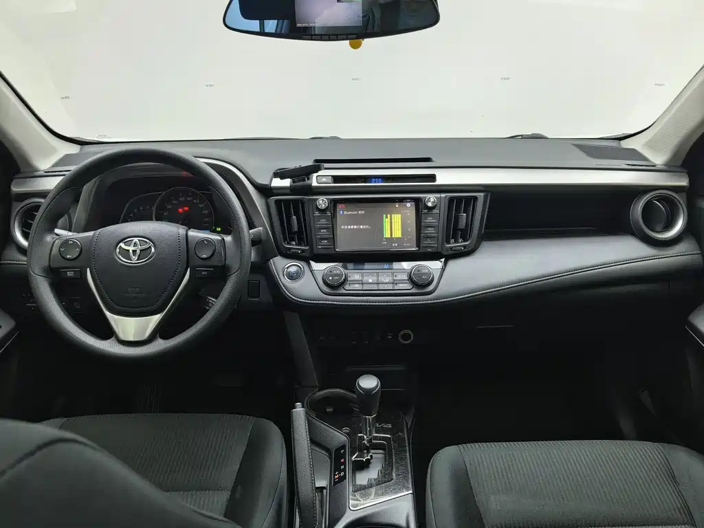 Toyota RAV4 2017 — фото 10