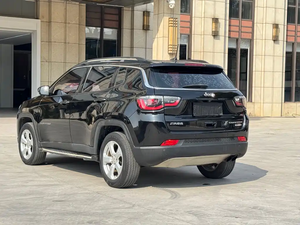Jeep Compass 2018 — фото 9