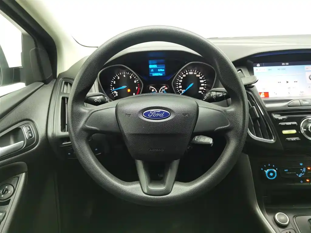 Ford Focus 2017 — фото 11