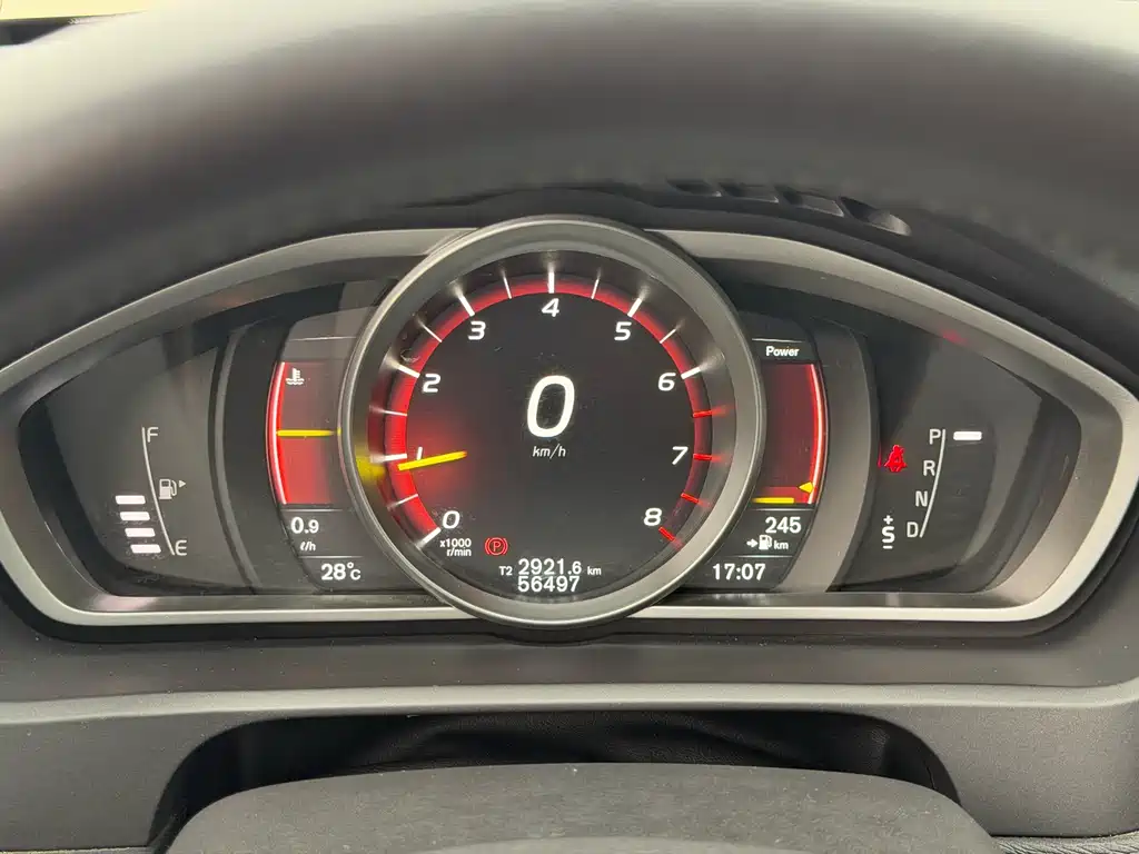 Volvo V40 2017 — фото 14
