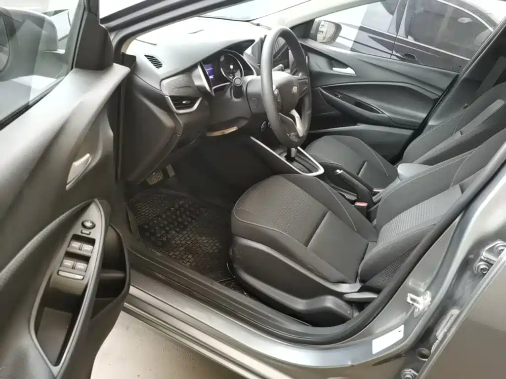 Chevrolet Cavalier 2020 — фото 15