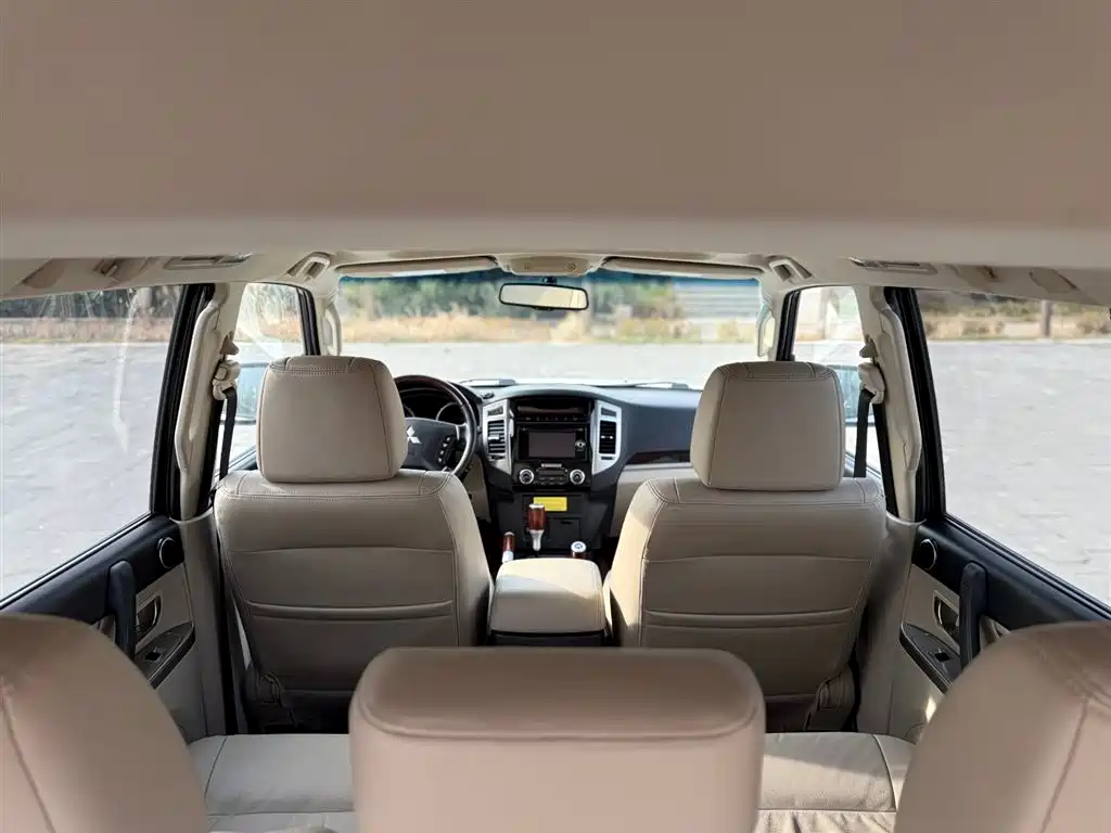 Mitsubishi Pajero 2018 — фото 42