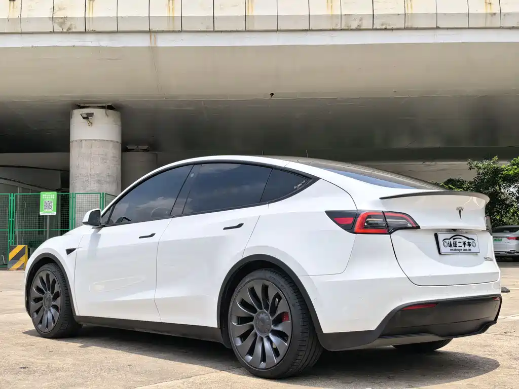 Tesla Model Y 2022 — фото 9