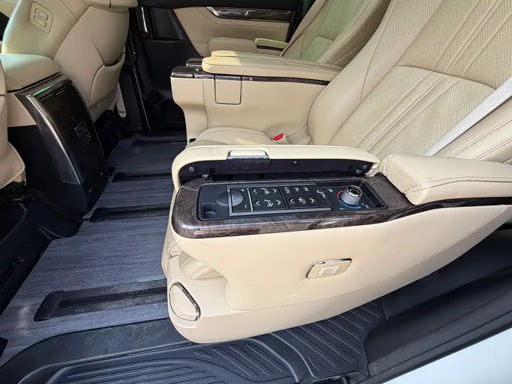 Toyota Alphard 2024 — фото 14