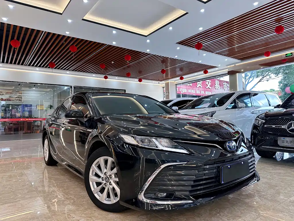 Toyota Camry 2022 — фото 3
