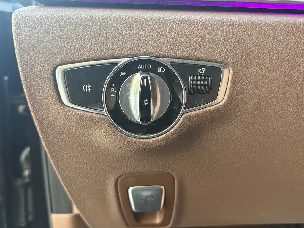 Mercedes-Benz E-Class 2018 — фото 18