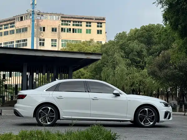 Audi A4L 2020