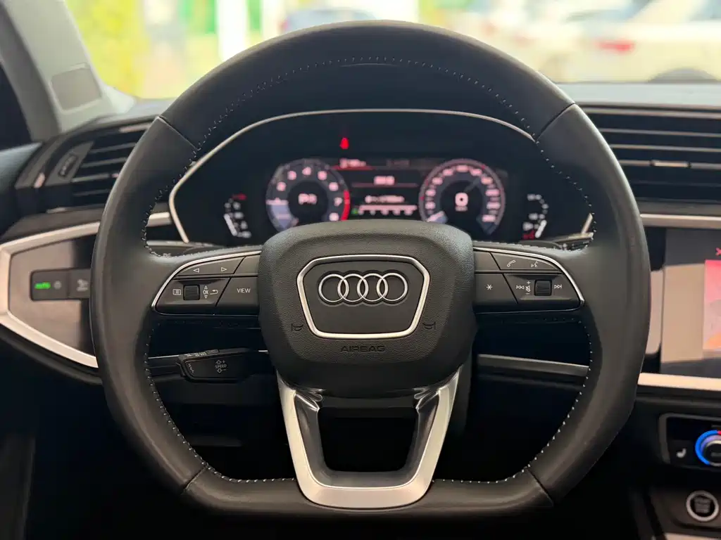 Audi Q3 2020 — фото 10
