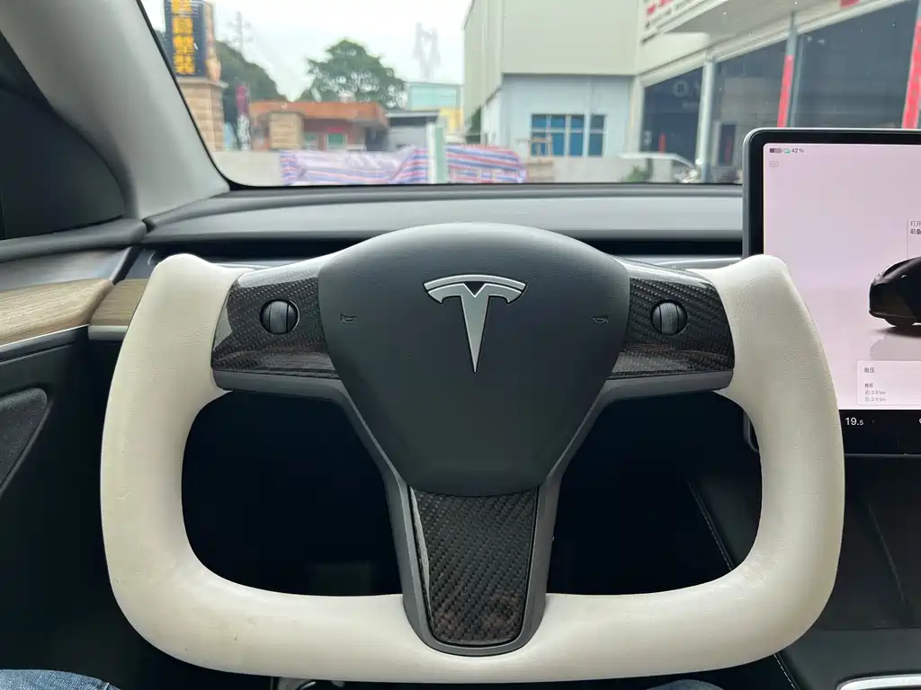 Tesla Model Y 2023 — фото 15