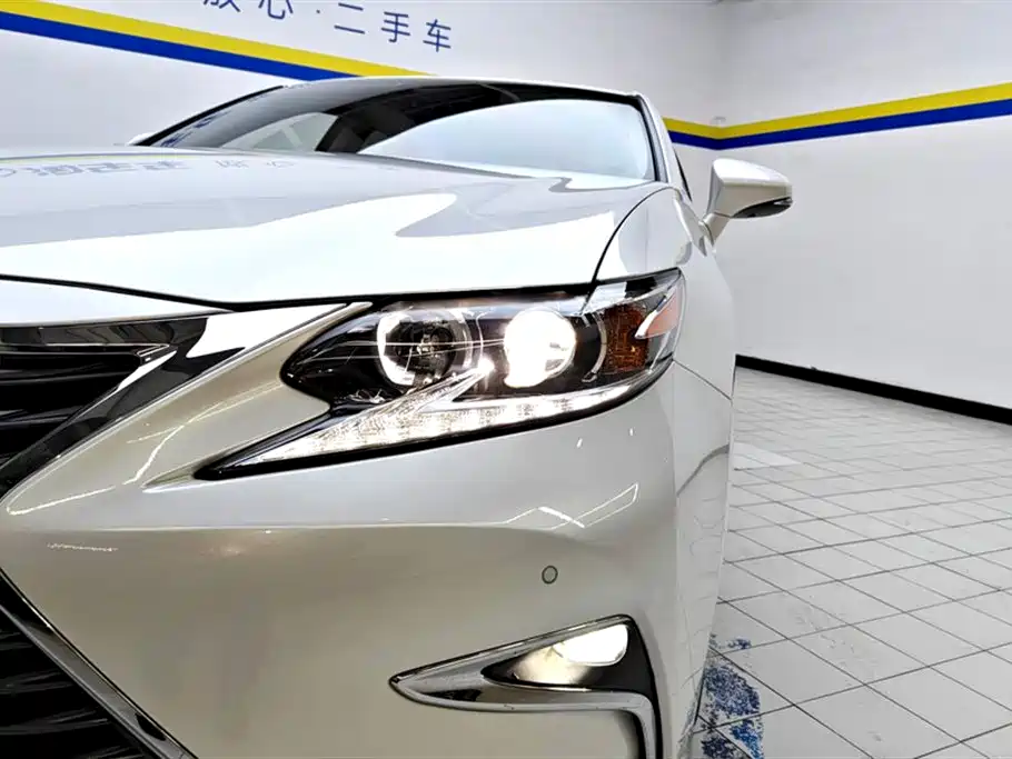 Lexus ES 2018 — фото 5