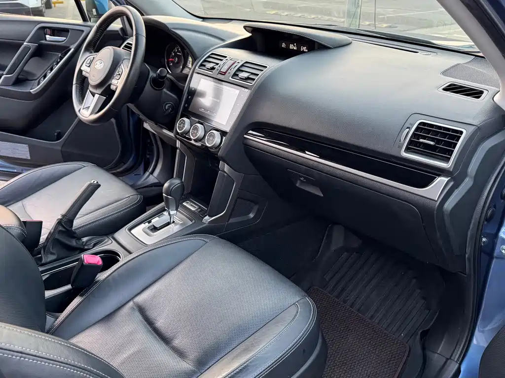 Subaru Forester 2017 — фото 11
