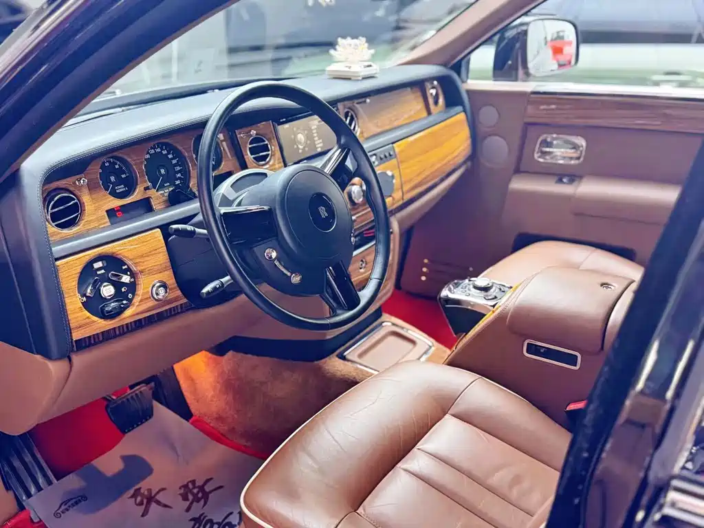 Rolls-Royce Phantom 2016 — фото 5