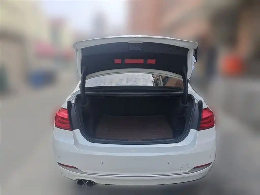 BMW 3 Series 2019 — фото 15