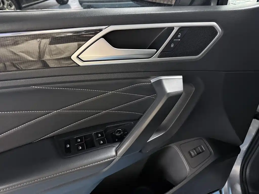 Volkswagen Tiguan L 2022 — фото 10