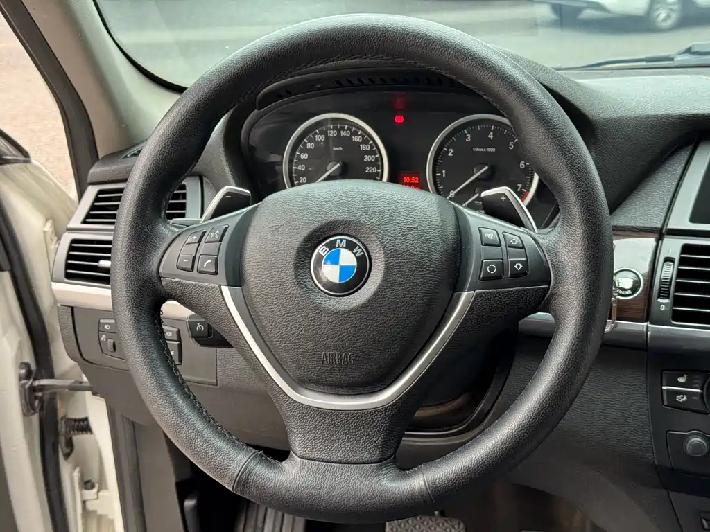 BMW X6 2014 — фото 9