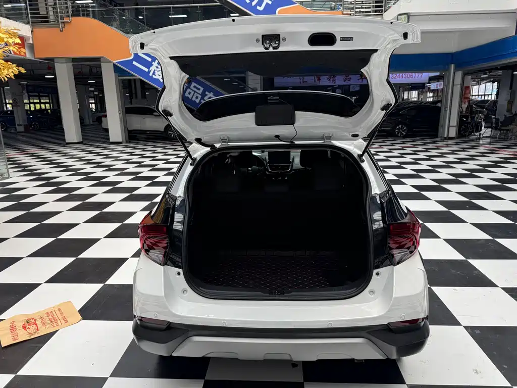 Toyota Yaris L 2023 — фото 10