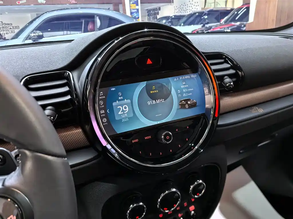 MINI Clubman 2024 — фото 11