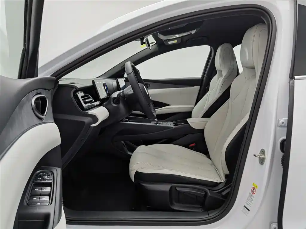 BYD Seal 06 2025 — фото 10