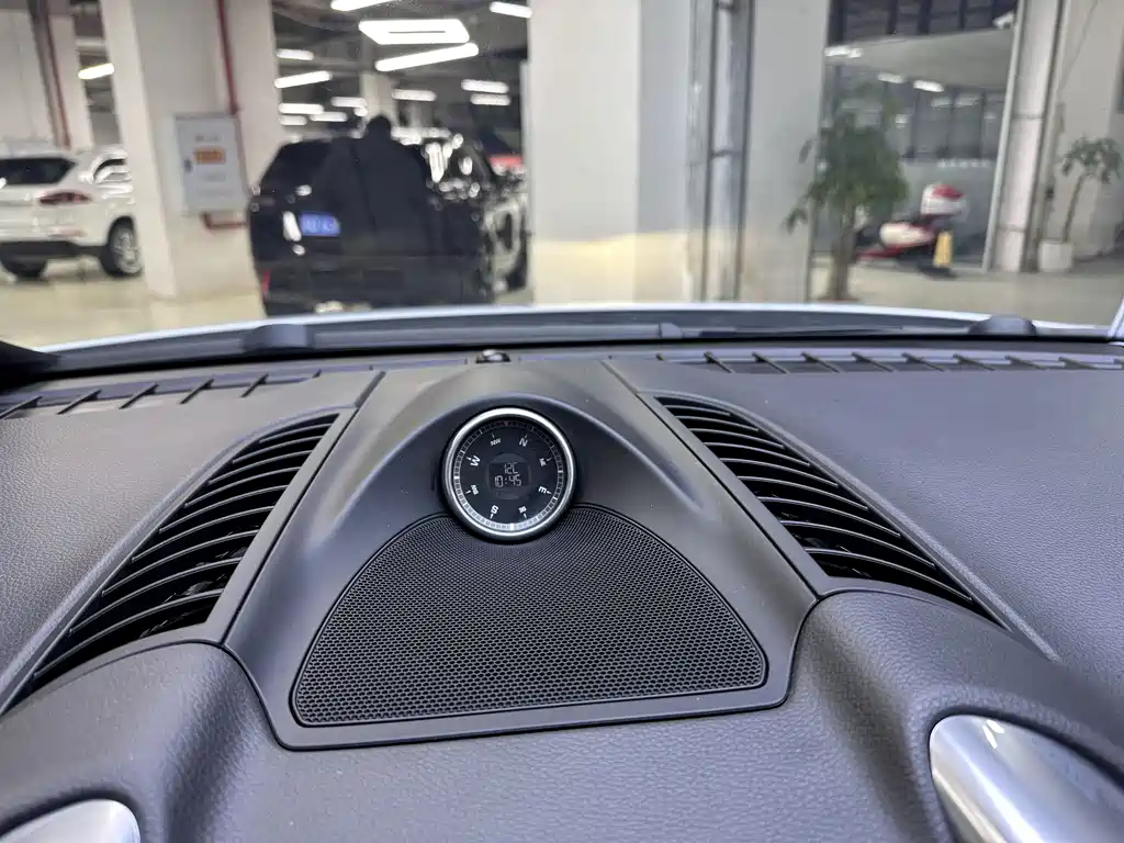 Porsche Cayenne Hybrid 2018 — фото 6