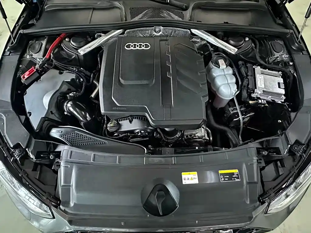 Audi A4L 2023 — фото 18