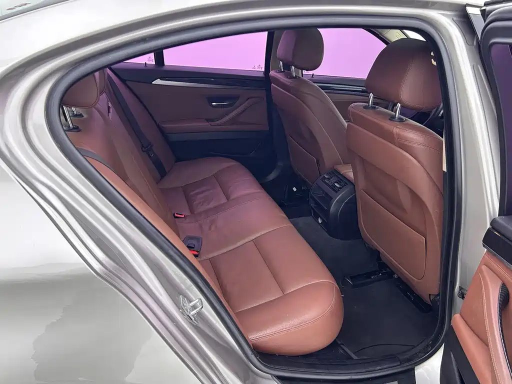 BMW 5 Series 2015 — фото 10