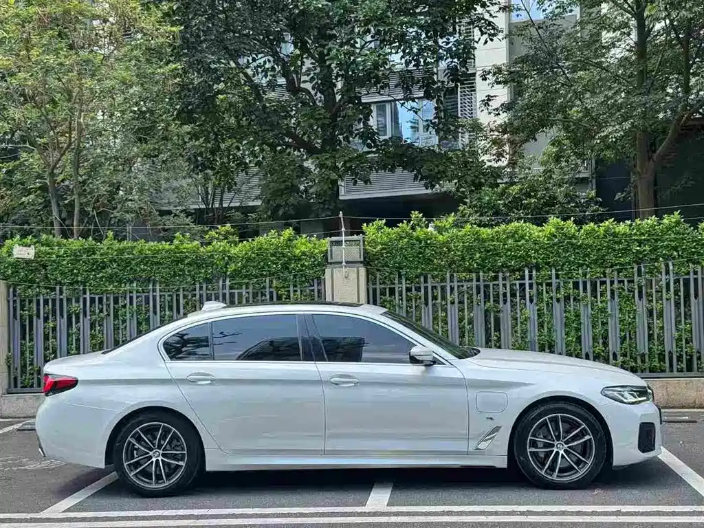 BMW 5 Series New Energy 2021 — фото 4