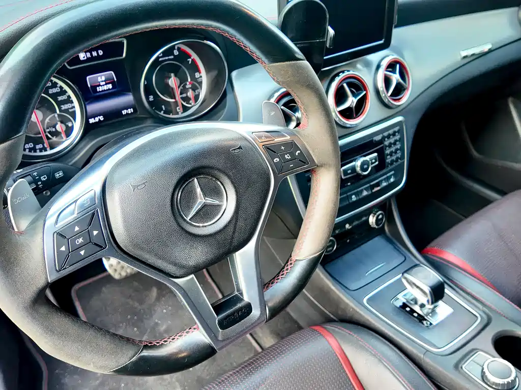 Mercedes-Benz GLA AMG 2015 — фото 41