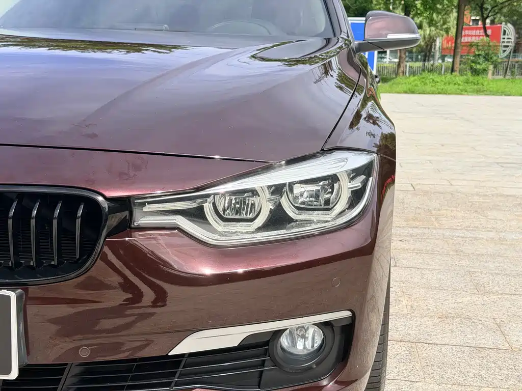 BMW 3 Series 2018 — фото 11