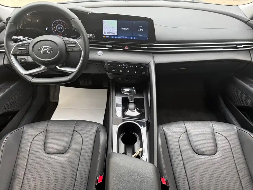 Hyundai Elantra 2022 — фото 22