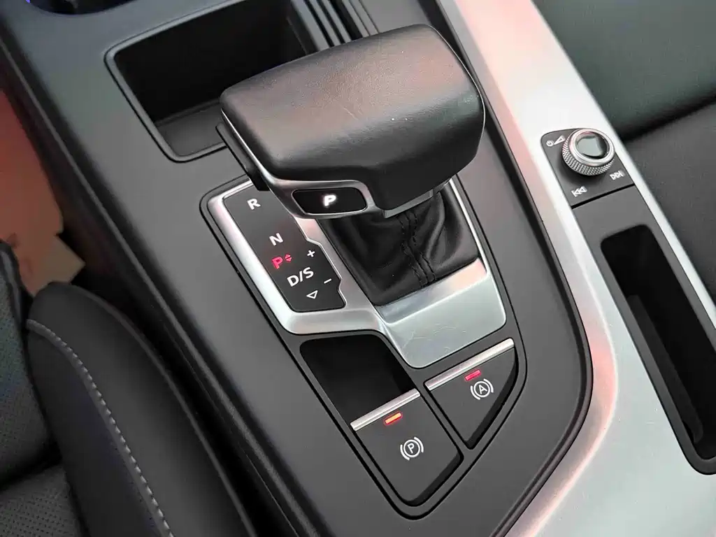 Audi A4L 2021 — фото 12