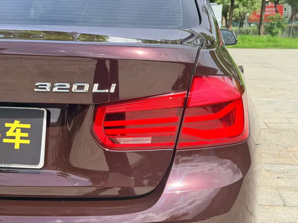 BMW 3 Series 2018 — фото 12