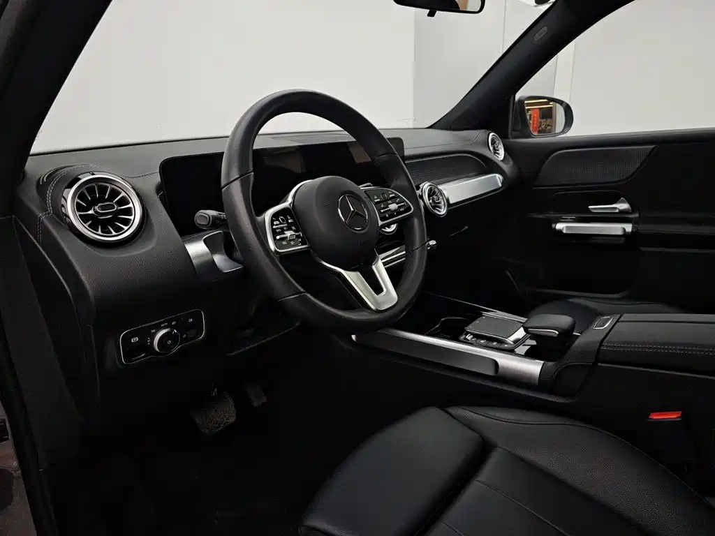Mercedes-Benz GLB 2023
