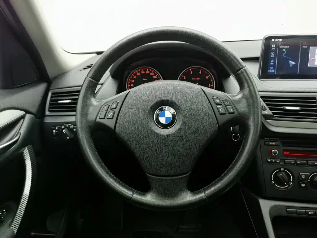 BMW X1 2012 — фото 11