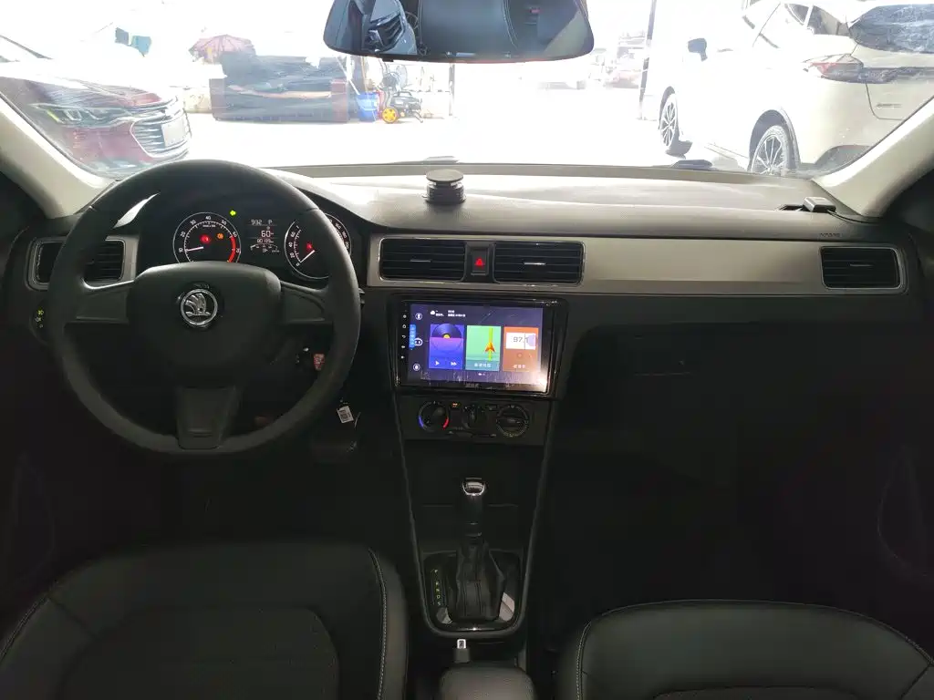 Skoda Rapid Spaceback 2016 — фото 10
