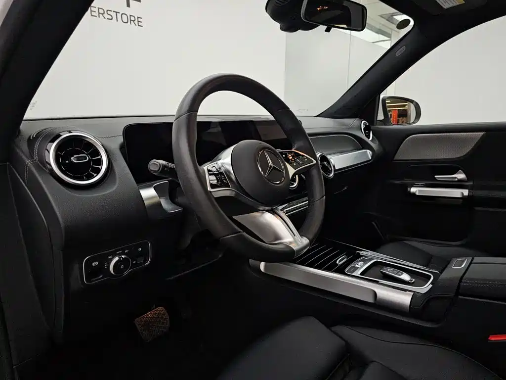 Mercedes-Benz GLB 2024
