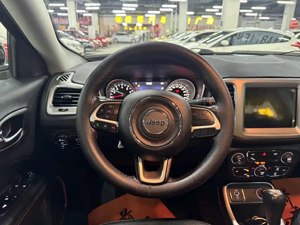 Jeep Compass 2017 — фото 9