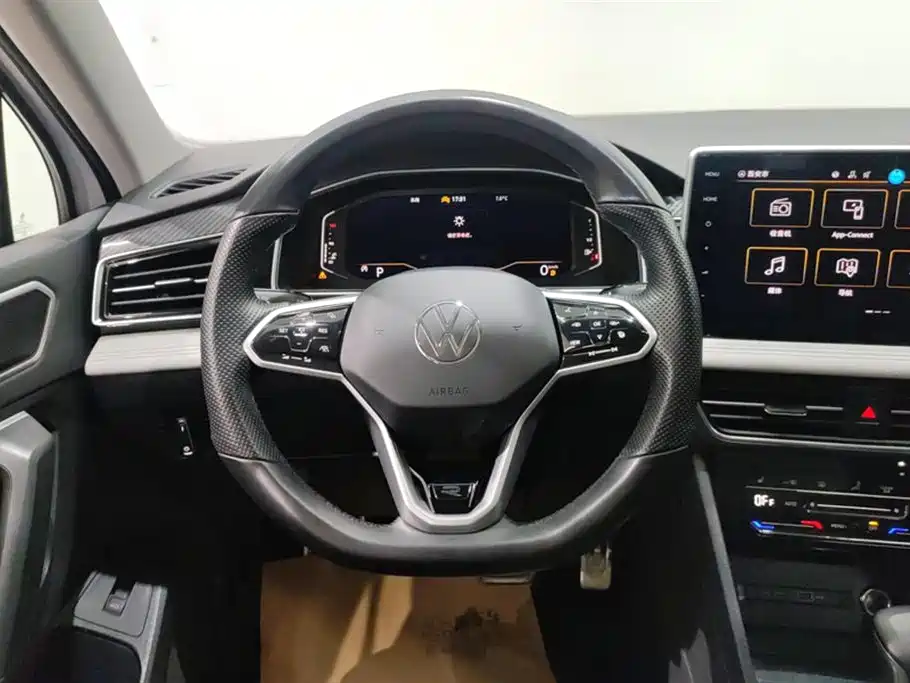 Volkswagen Tiguan L 2023 — фото 15