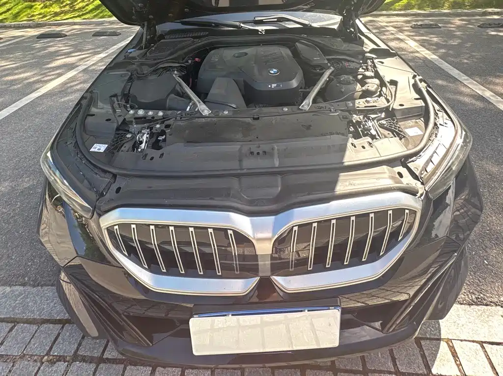 BMW 5 Series 2025 — фото 13