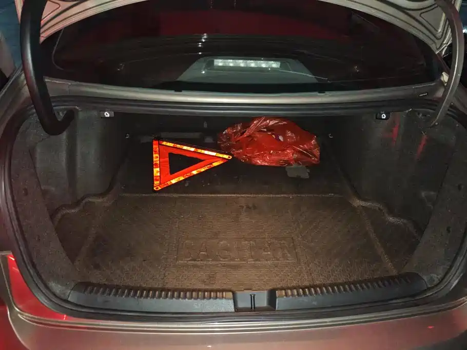 Volkswagen Sagitar 2015