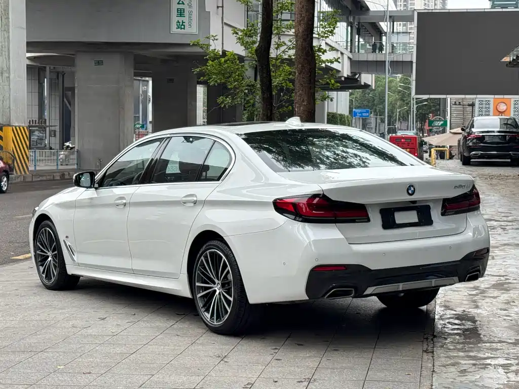 BMW 5 Series 2021 — фото 18